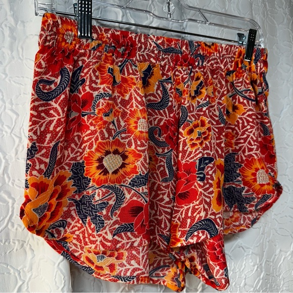 Billabong- Women’s  Red & Yellow🌼 Floral Shorts (M) - Picture 3 of 9